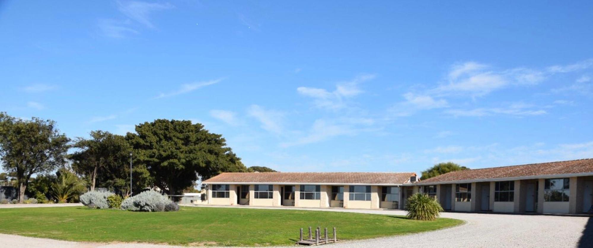 Stansbury Holiday Motel Exterior photo