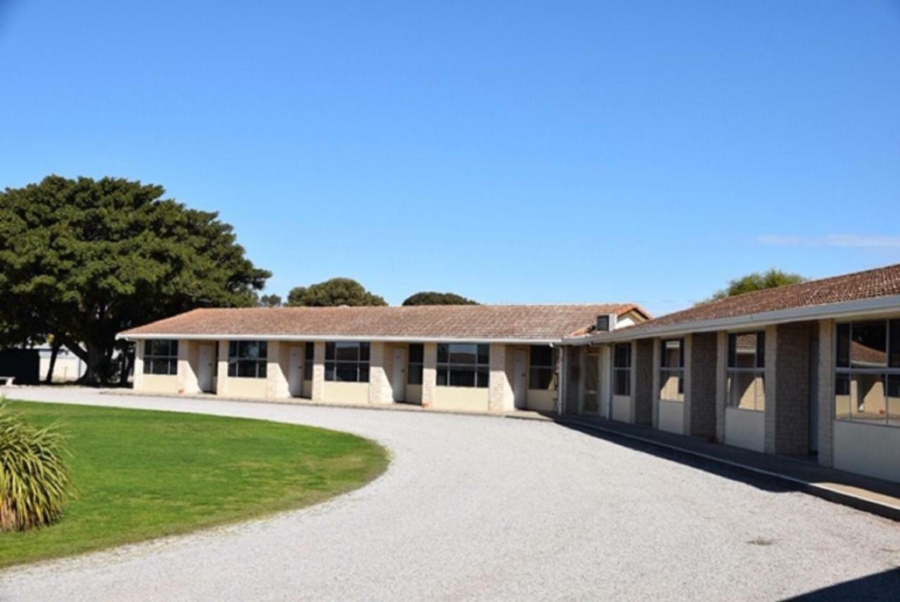 Stansbury Holiday Motel Exterior photo